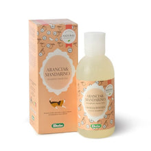 Orange and mandarin shampoo for dogs with brittle coats